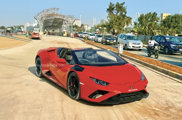 Driving through the Mumbai Coastal Road in a Lamborghini Huracan 